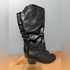 Journee Collection late boot wide calf women’s size WC10 pull on buckle details